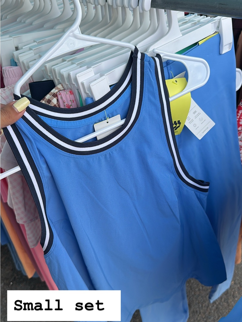 Blue Sleeveless Athletic Tank with Contrast Trim and legg set